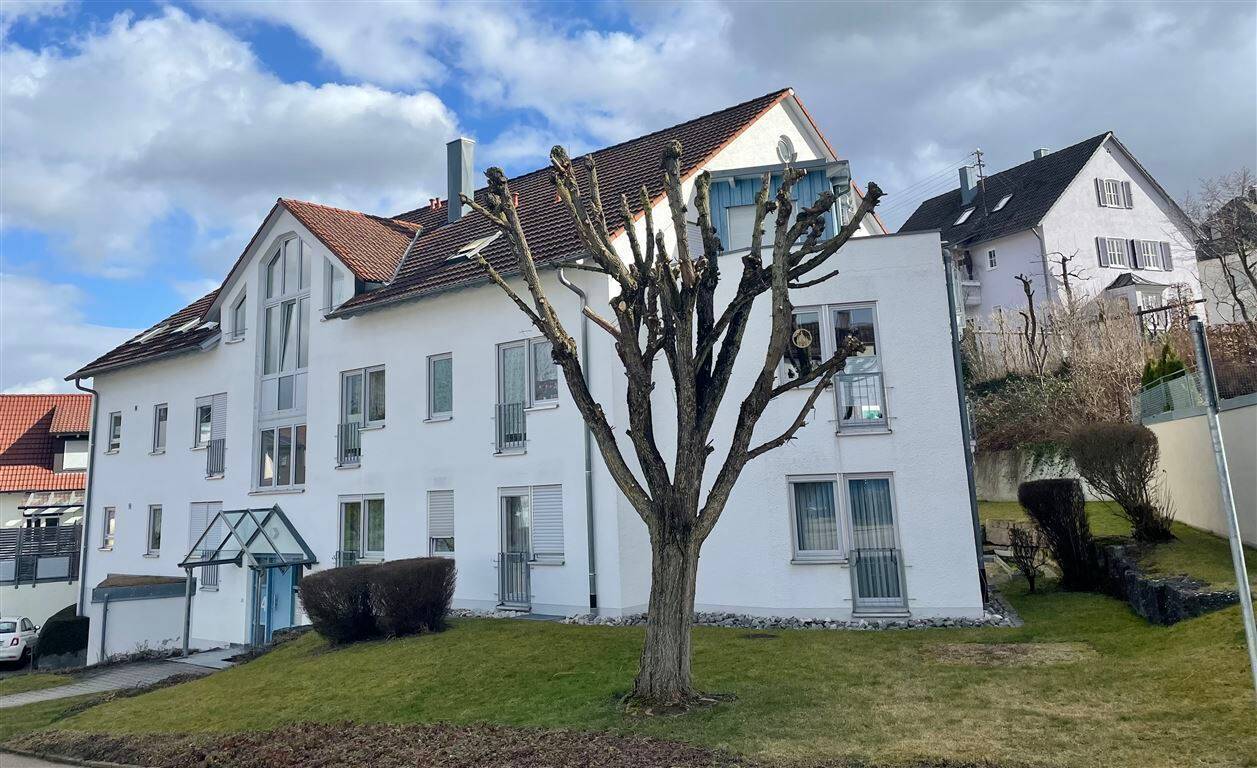 Gepflegte 2,5 Zi.-Wohnung mit EBK, Balkon und TG-Stellplatz in der Nähe des Ellwanger Peutinger Gymnasiums, 73479 Ellwangen (Jagst)
