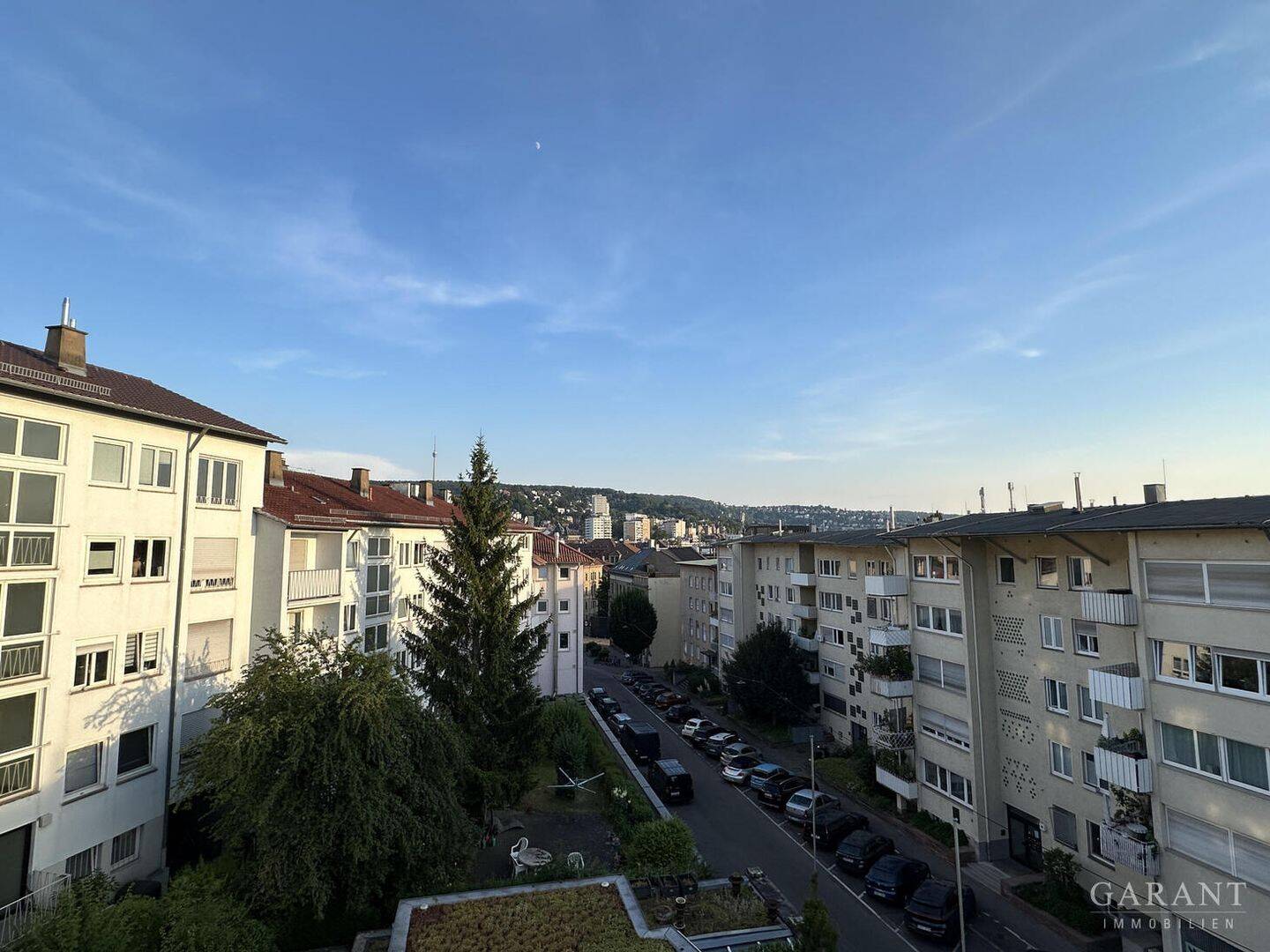 Tolle Stadtwohnung für junge Singles mit Balkon und herrlichem Ausblick!, 70182 Stuttgart (Mitte)