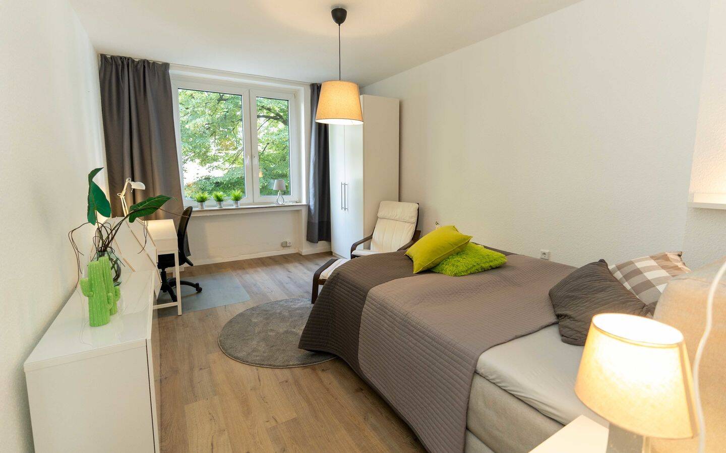 Großzügiges, ruhig gelegenes WG-Zimmer in Düsseldorf-Friedrichstadt – neu möbliert, 40215 Düsseldorf (Friedrichstadt)