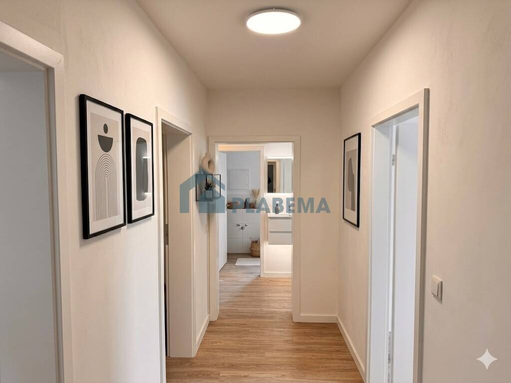 Familienwohnung mit 4 Zimmern und Balkon, 17033 Neubrandenburg
