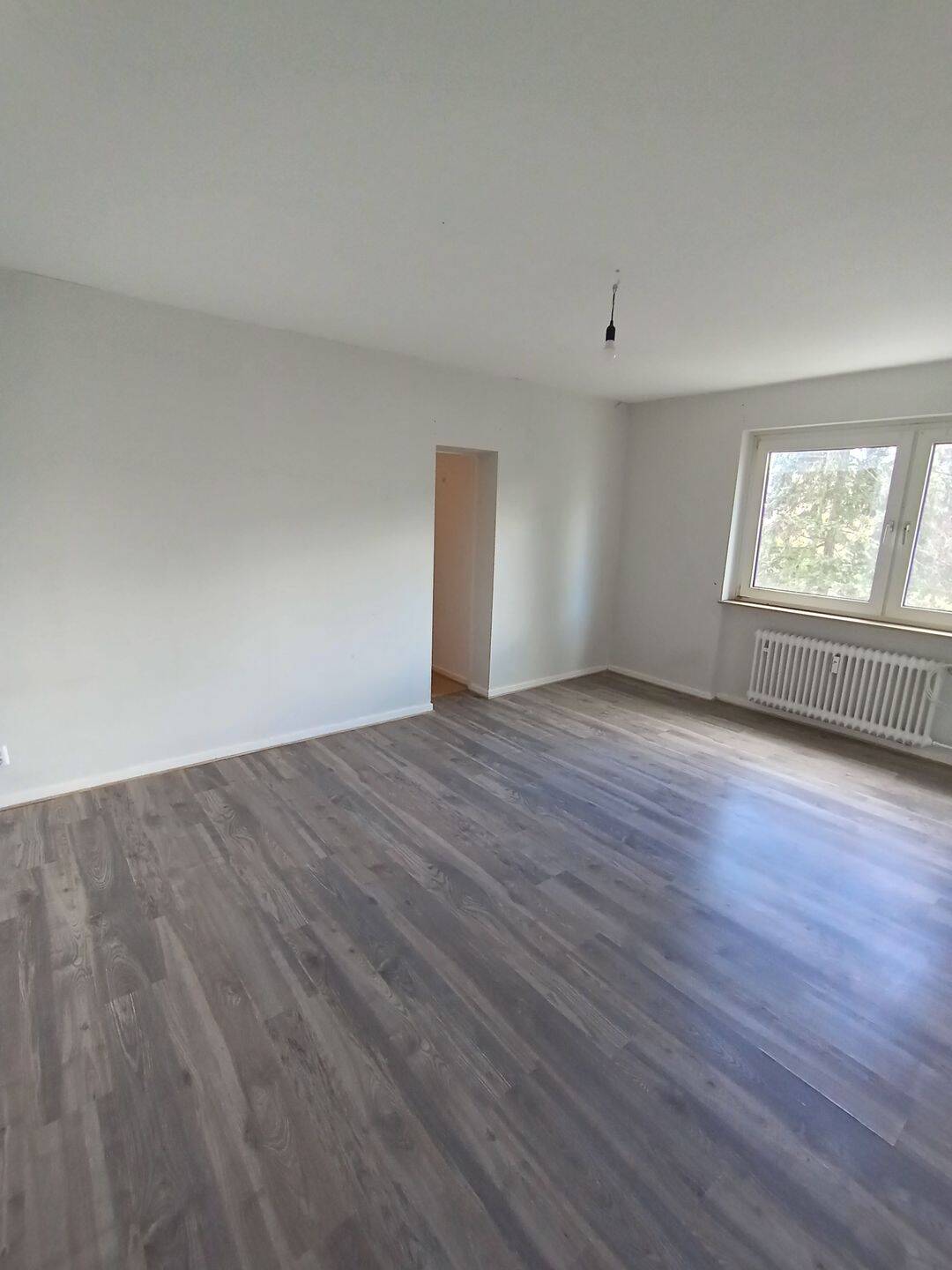 Lichtdurchflutete Eigentumswohnung mit Balkon und Stellplatz in Maintal-Bischofsheim, 63477 Maintal