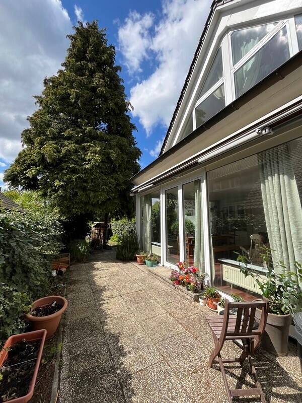 Einliegerwohnung mit eigenem Zugang und großer Terrasse und Garten/ Zweifamilienhaus, 30559 Hannover