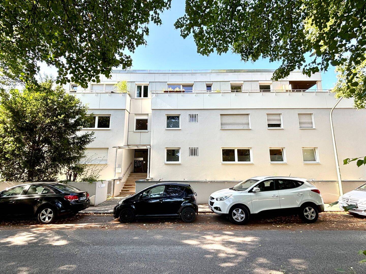 Modernisierungsbedürftige 3-Zimmer-Eigentumswohnung in ruhiger Lage von München Berg am Laim, 81673 München (Berg am Laim)