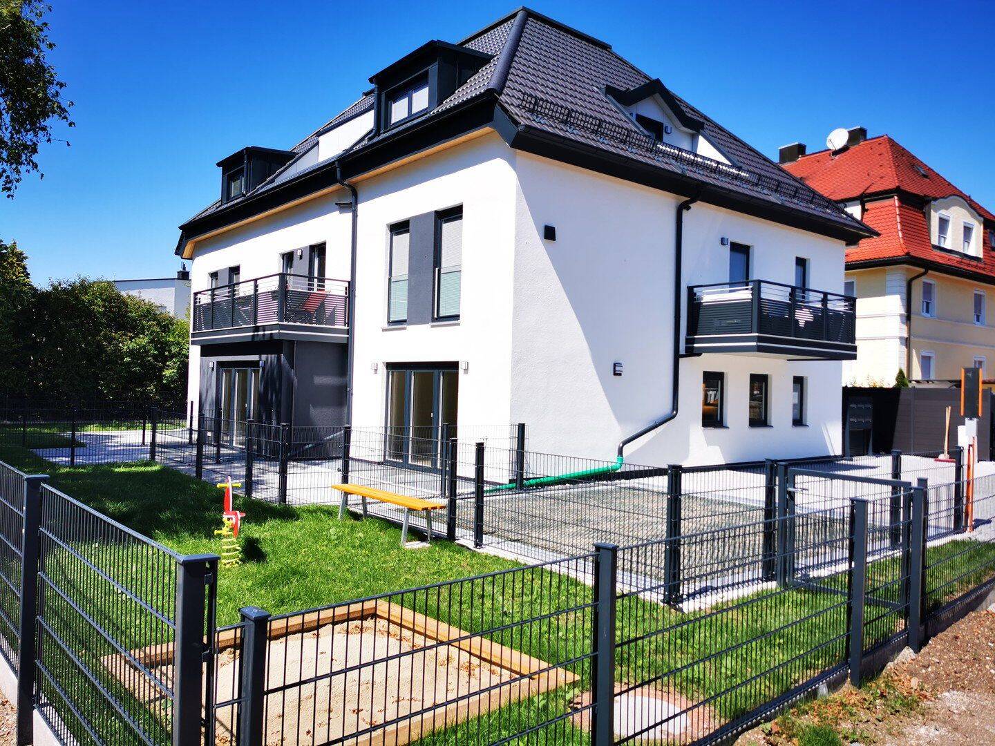Wunderschöne 3 Zimmerwohnung (OG und DG) + offener Galerie, 81247 München (Allach-Untermenzing Pasing-Obermenzing)