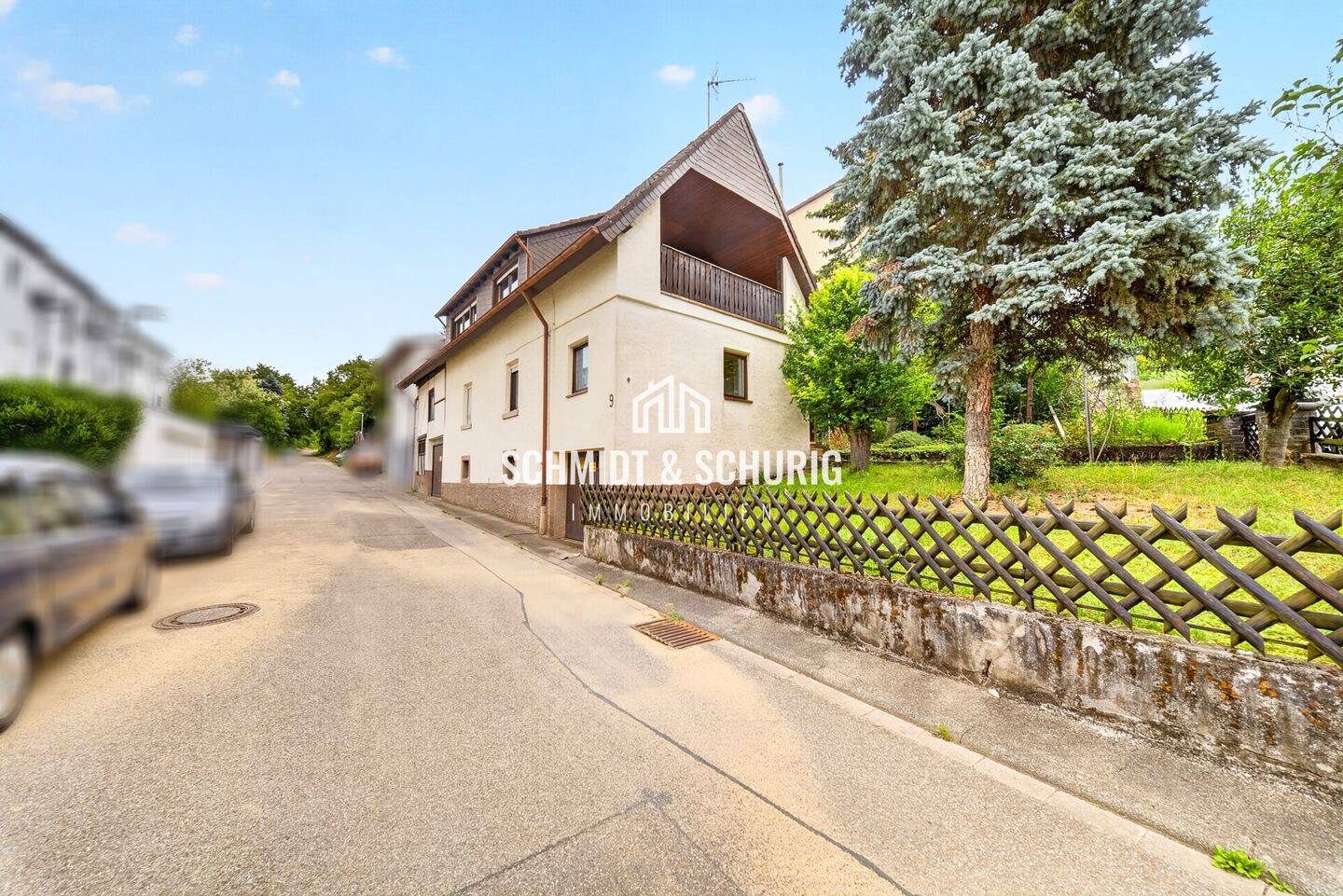 Einfamilienhaus mit Garten, Scheune und 2 Garagen in Königsbach-Stein, 75203 Königsbach-Stein