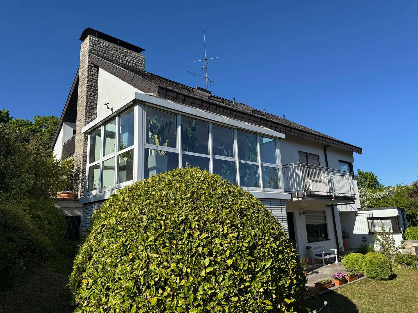 Geräumiges Einfamilienhaus mit traumhaften Garten, 97218 Gerbrunn