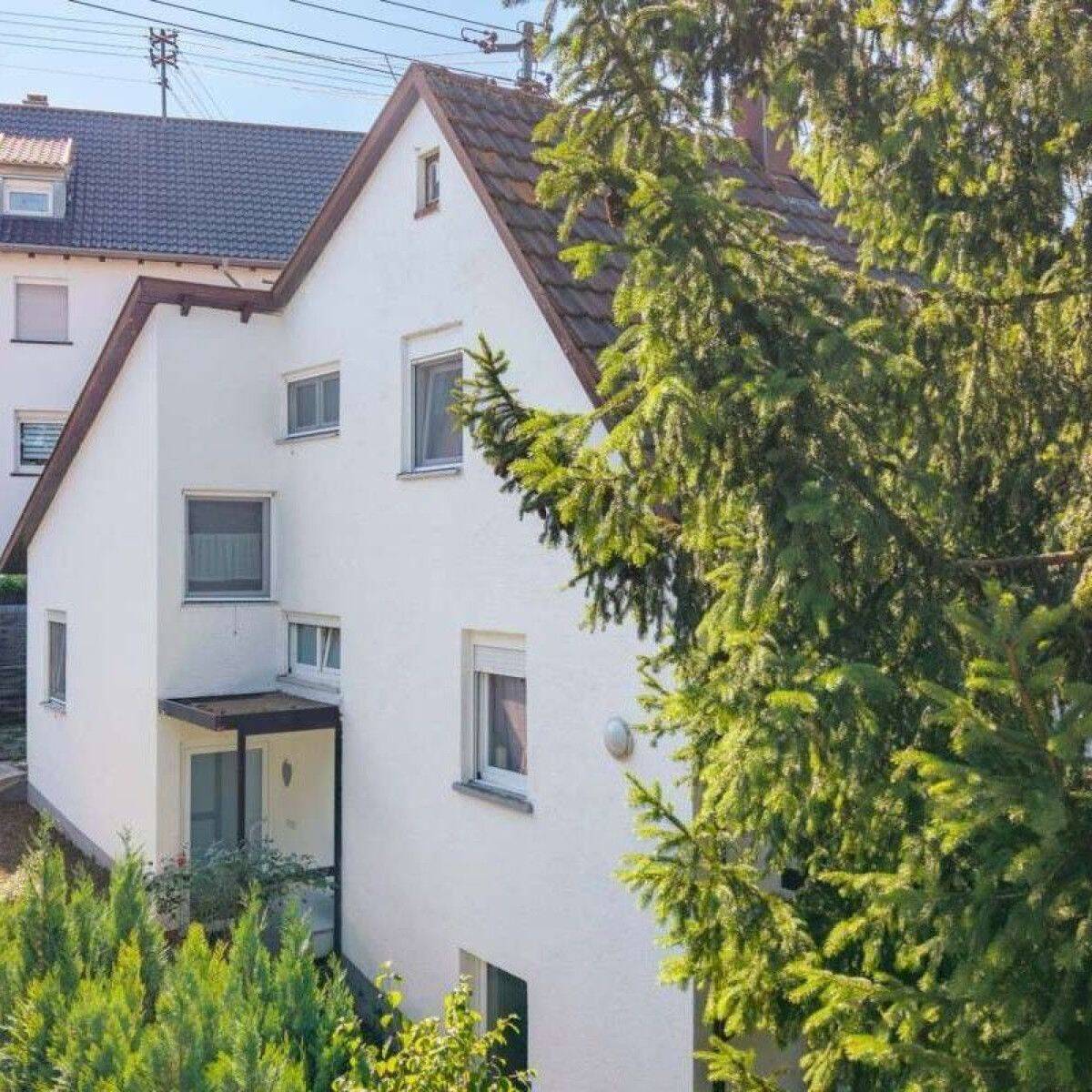 Einziehen und wohlfühlen: Renoviertes Einfamilienhaus mit Garten und Terrasse in beliebter Wohnlage, 71522 Backnang