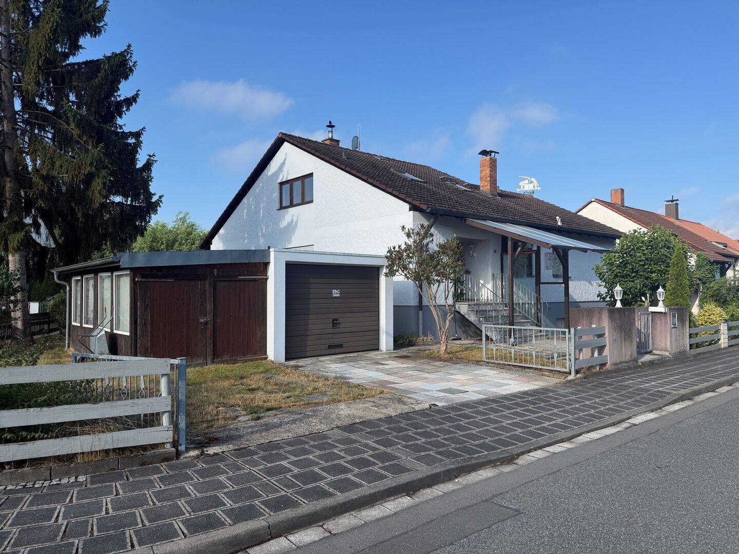 „IN DER POINT“ ! Solides EINFAMILIENHAUS mit interessantem Raumprogramm, 91083 Baiersdorf