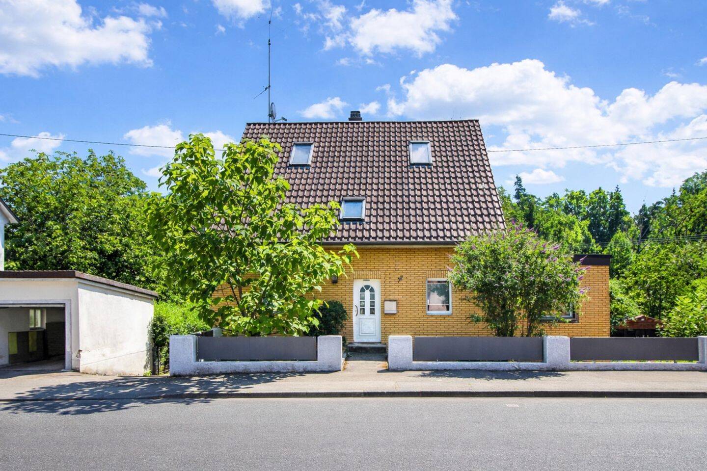 Einfamilienhaus mit Traumgrundstück direkt am Neckar in Rottweil-Bühlingen, 78628 Rottweil