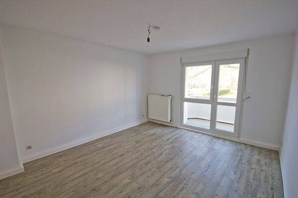 2-Raumwohnung mit Dusche und Balkon…, 6130 Halle (Saale) (Ammendorf-Beesen Damaschkestraße Dieselstraße Südstadt)