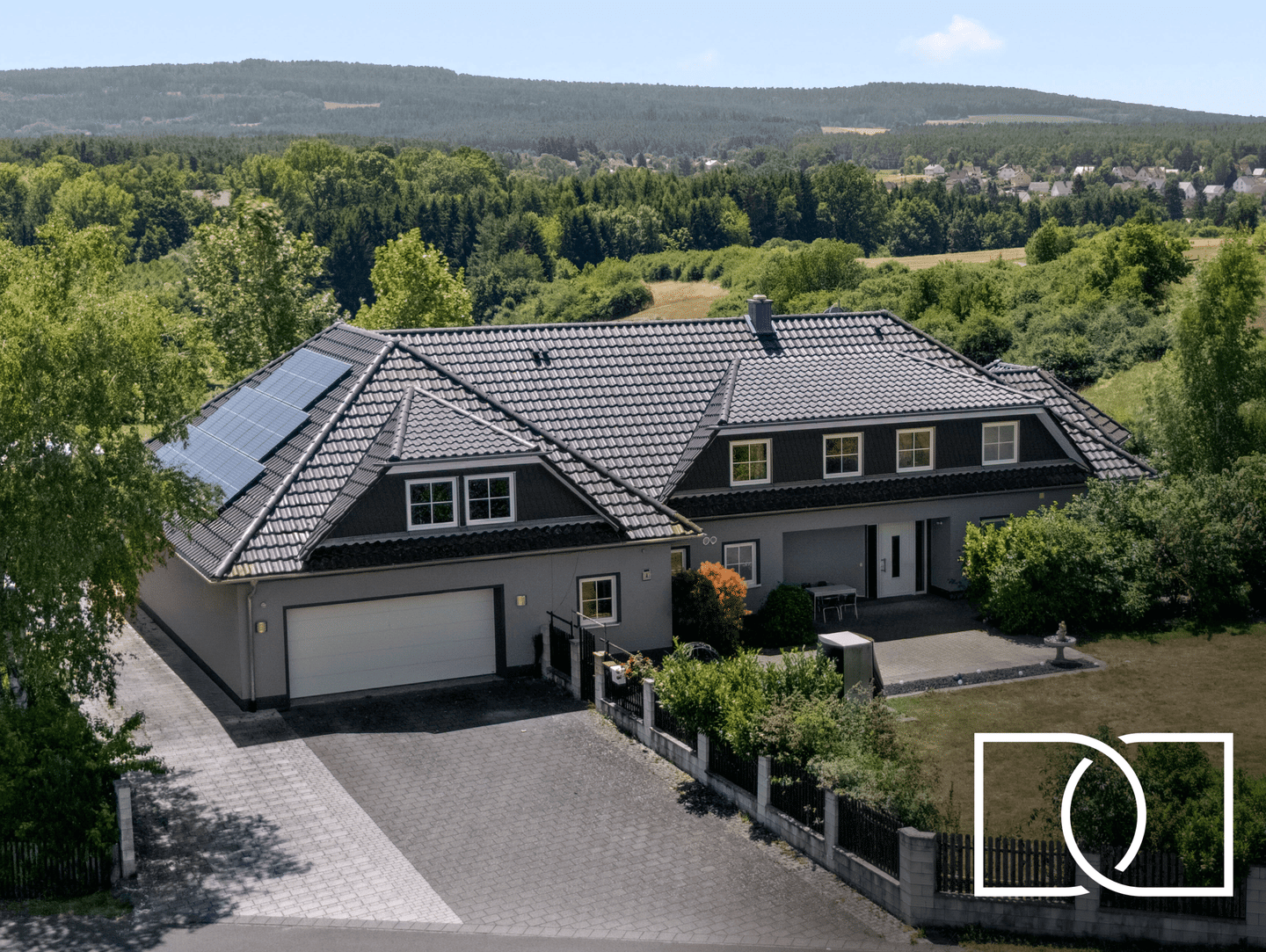 5.176m² Grundstücksfläche! Energieeffiziente Luxusvilla mit Pool in ruhiger Lage, 95473 Creußen