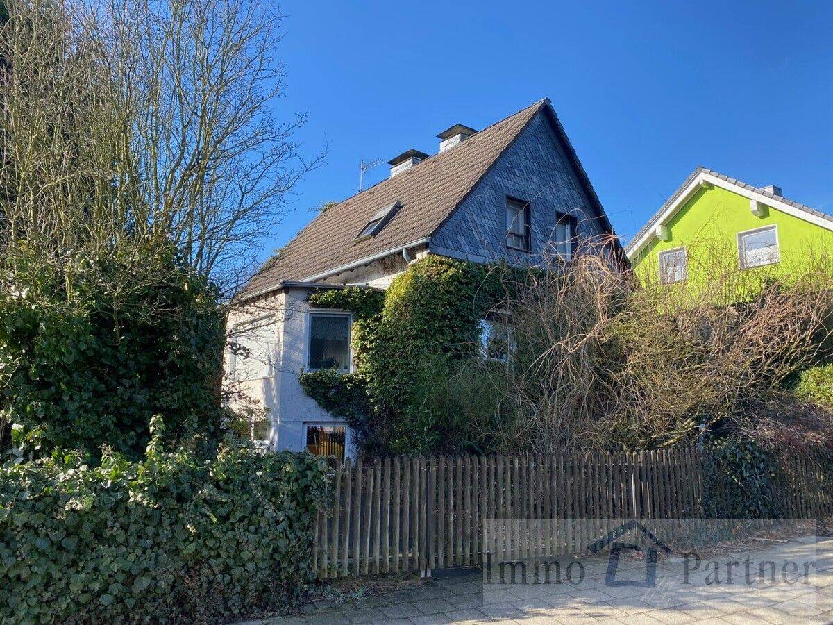 Familienidylle in Hattingen – Freistehendes Einfamilienhaus mit Garten, Terrasse und Garage, 45529 Hattingen