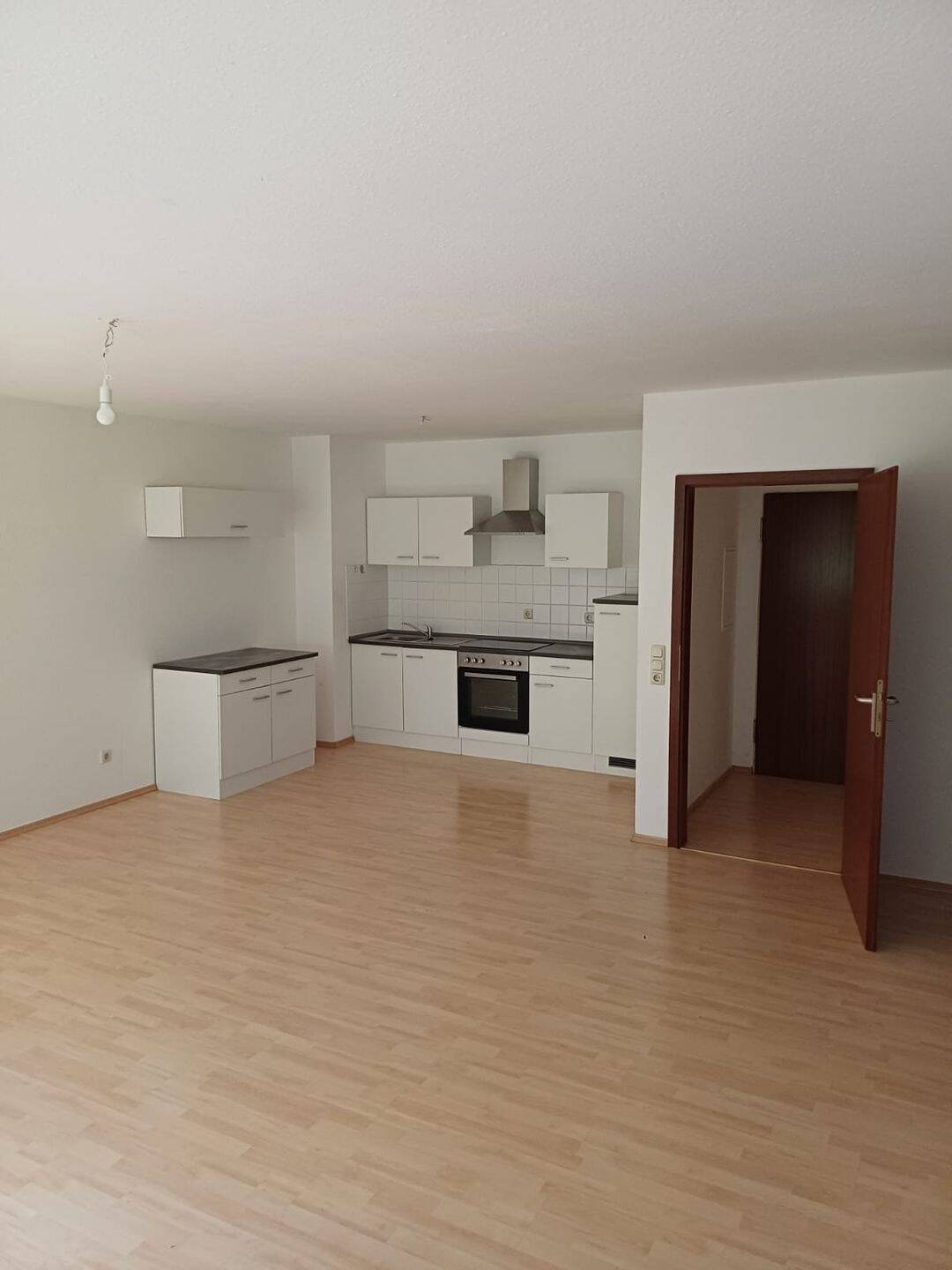 Schöne 2 Zimmer Wohnung mit neuer Küche, 97084 Würzburg (Heidingsfeld Heuchelhof Rottenbauer)