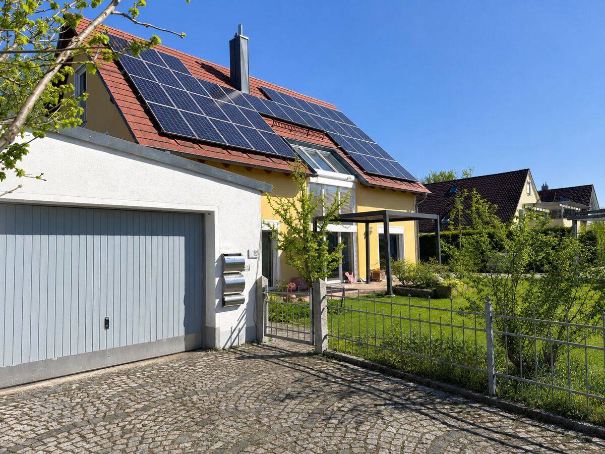 Energieeffizienter Wohntraum mit Stil & Funktion – Einliegerwohnung, zwei Garagenplätze, Wallbox!, 86415 Mering