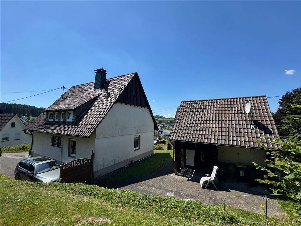 Günstig wohnen in Würdinghausen! 2-FH mit Miet-Einnahme!, 57399 Kirchhundem