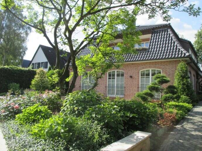 *** Nienstedten Luxuswohnung Dachgeschoß ***, 22609 Hamburg (Altona Groß Flottbek Nienstedten Osdorf Othmarschen)