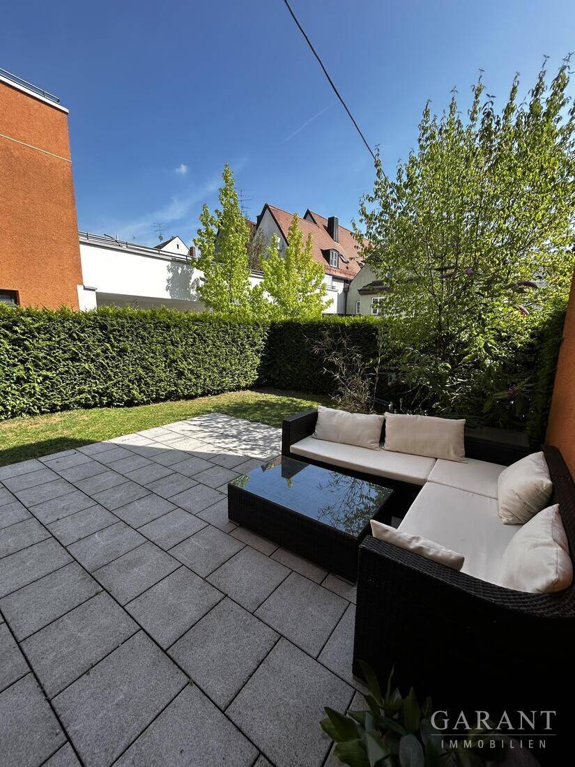 Modern, grün und mitten drin! Schöne 2,5 Zimmer-Erdgeschoss-Wohnung mit Terrasse und kleinem Garten, 82256 Fürstenfeldbruck