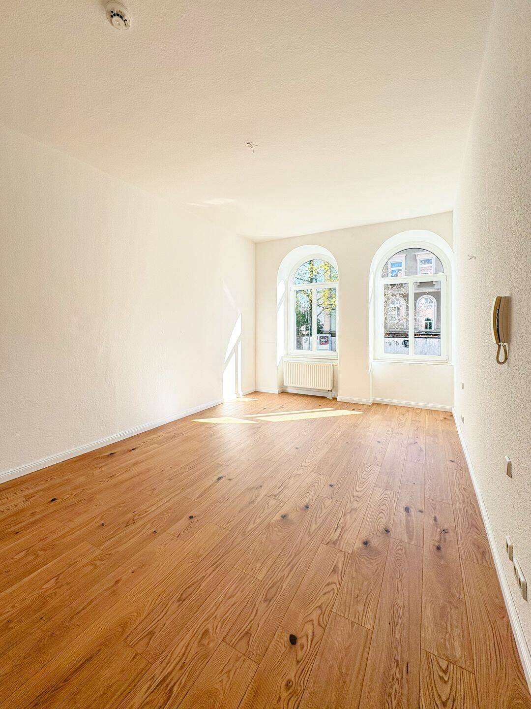Großzügige 3-Raum-Wohnung mit Gäste-WC, Balkon und Wintergarten!, 1558 Großenhain