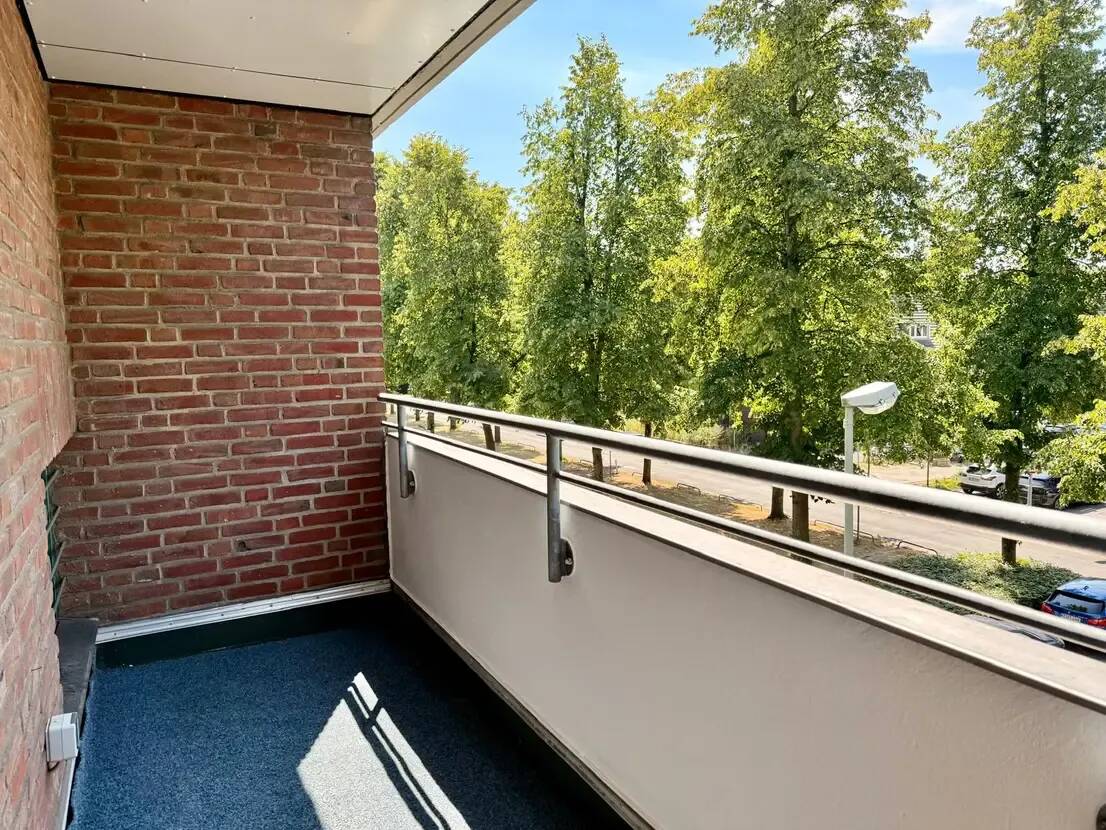 Frisch renovierte 2 Zimmer Wohnung mit EBK, 2 Balkonen und 2 Bädern, Krefeld Bockum, 47799 Krefeld (Bockum Cracau Stadtmitte)