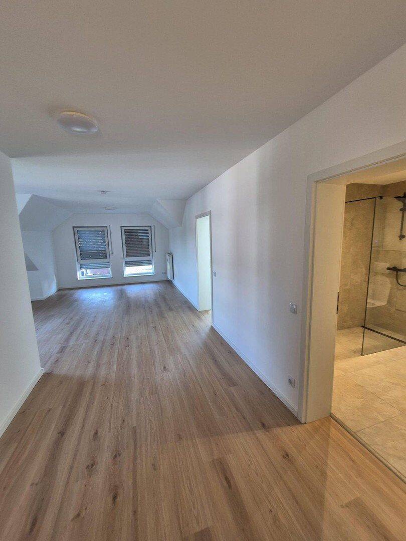 Renovierte Dachgeschoss Wohnung mit Balkon, 49086 Osnabrück (Darum Gretesch Lüstringen Voxtrup Widukindland)