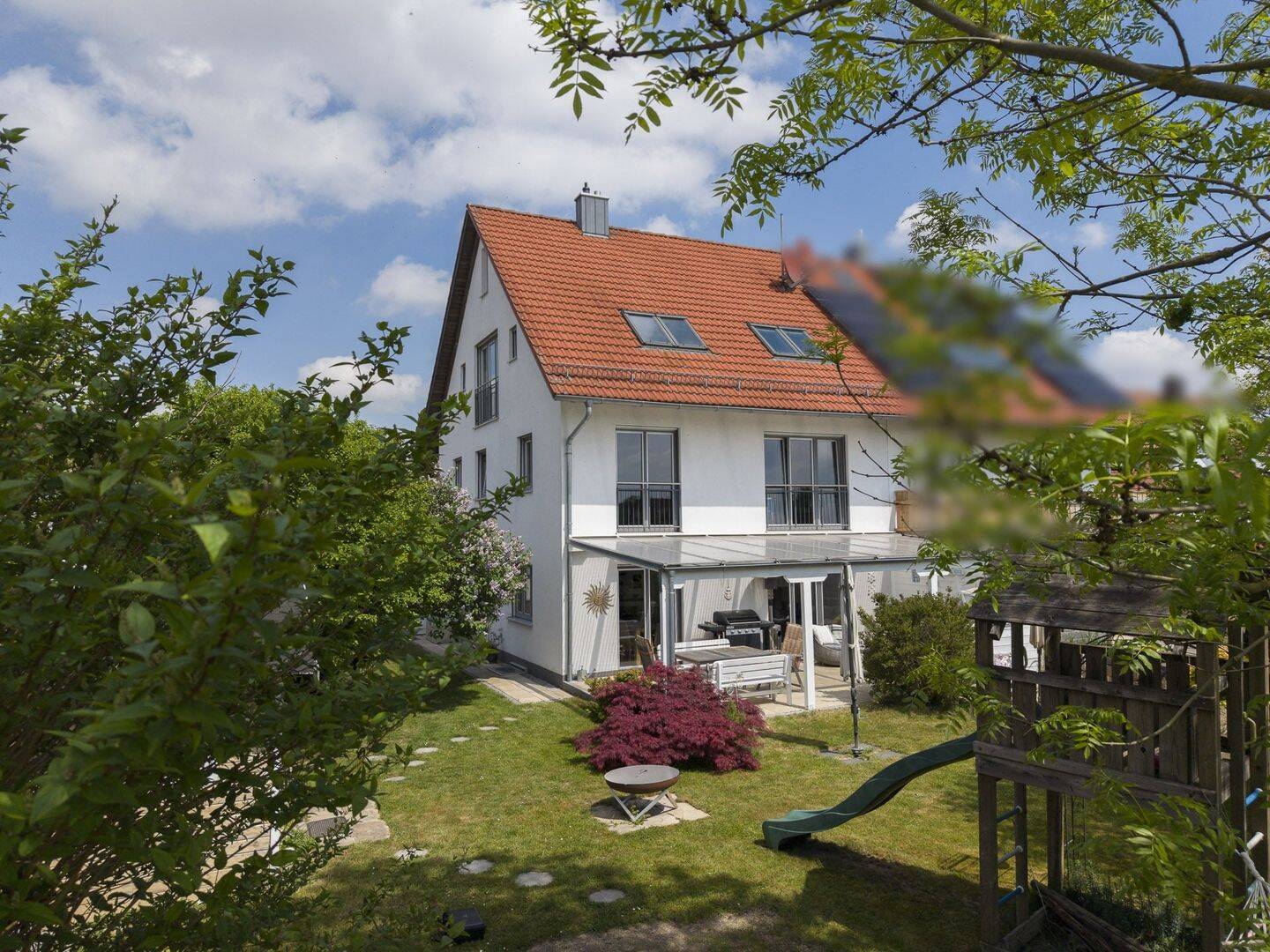 Doppelhaushälfte mit Doppelgarage in Hallbergmoos, 85399 Hallbergmoos