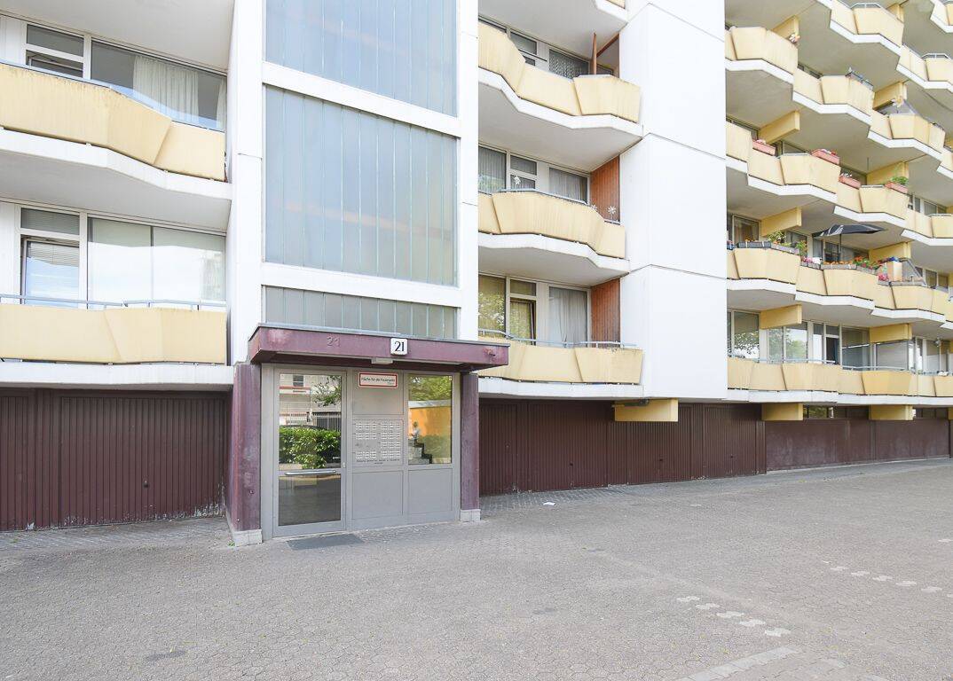 Freie 1-Zimmer-Wohnung mit Balkon und TG-Stellplatz in Köln Ostheim, 51107 Köln (Kalk)