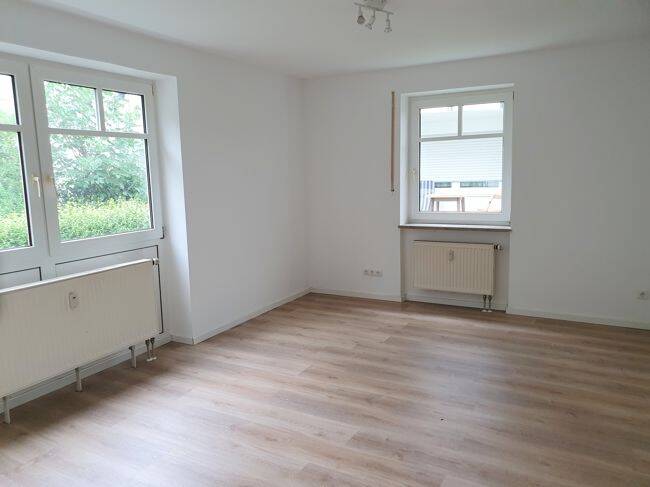 Helles Apartment im Erdgeschoß mit Küchenzeile, Kellerraum. Optimale Busverbindung zu Uni und OTH!, 93055 Regensburg (Brandlberg-Keilberg Burgweinting-Harting Innenstadt Ostenviertel Schwabelweis)