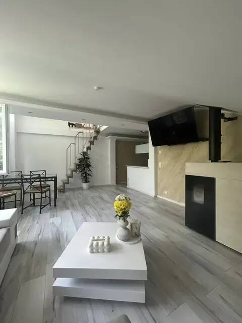 Moderne 2,5-Zimmer Wohnung mit Balkon, Einbauküche & 2 Stellplätzen in ruhiger Lage in Pfullingen, 72793 Pfullingen