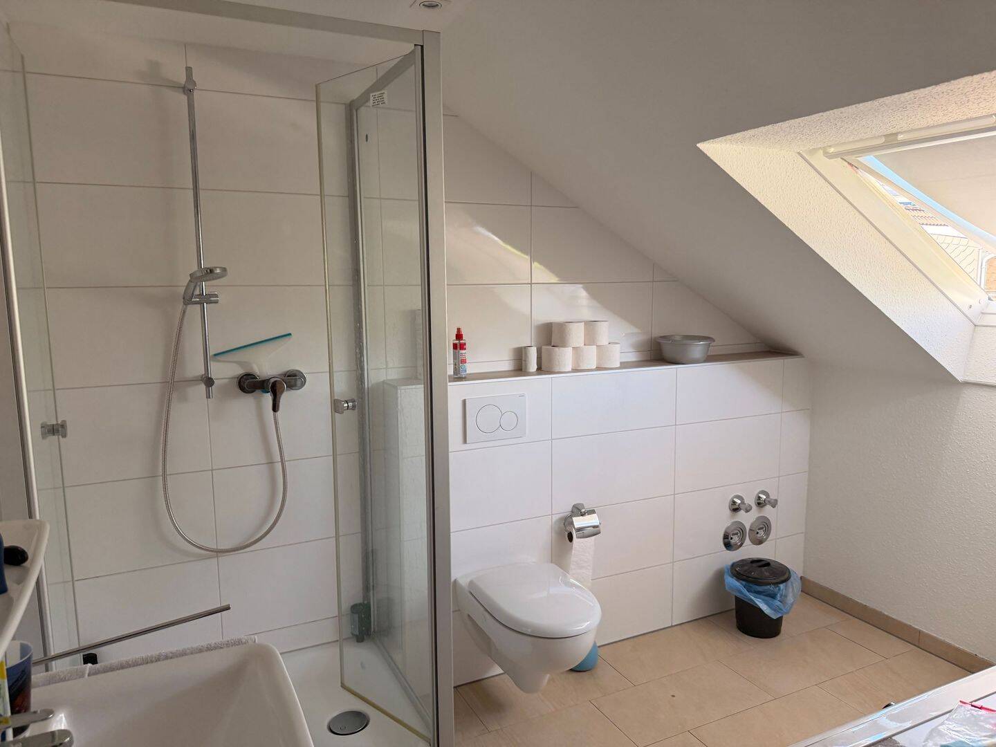 Helle 3-Zimmer-Dachgeschosswohnung mit 2 Schlafzimmern in Overath, 51491 Overath