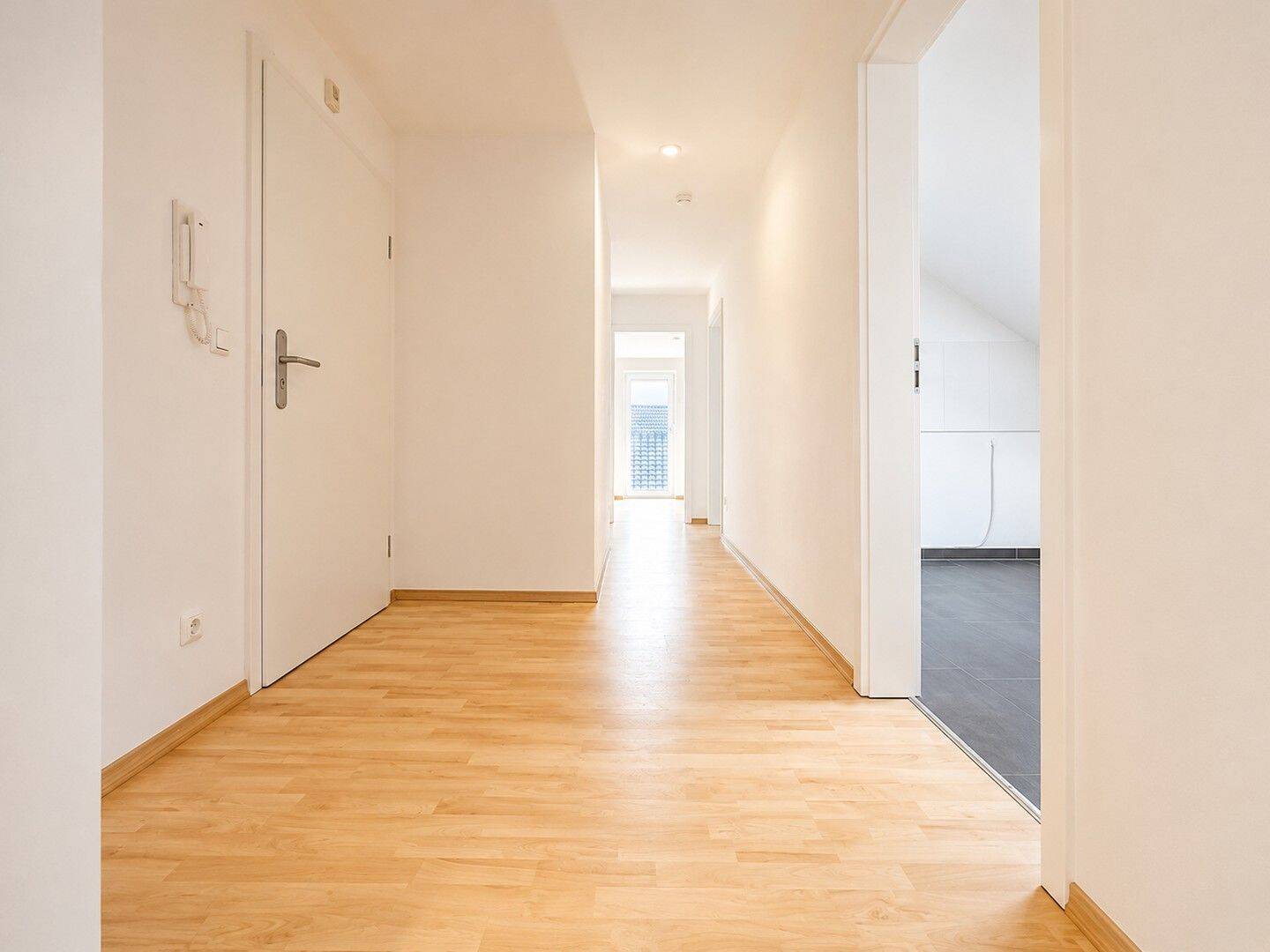 Geschmackvolle 3-Raum-Wohnung mit großem Balkon, 84478 Waldkraiburg