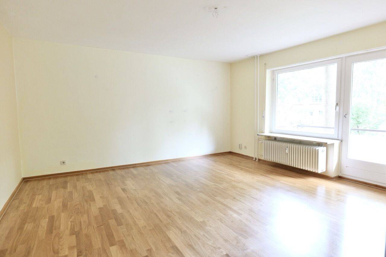 Bezugsfreie Familienwohnung mit Südbalkon und Tiefgaragenstellplatz, 12167 Berlin (Steglitz-Zehlendorf Steglitz)