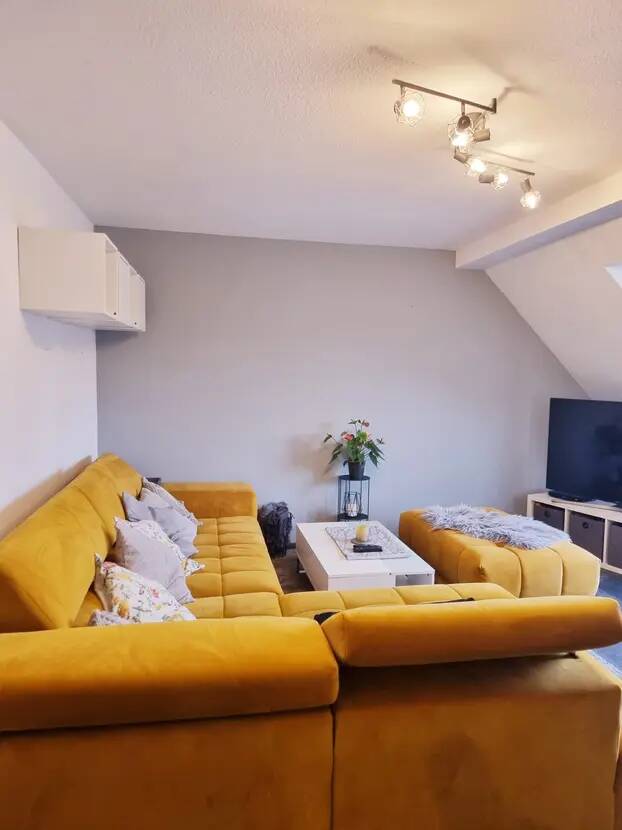 Zentrale, lichtdurchflutete Dachgeschosswohnung im Herzen der Stadt, 36088 Hünfeld