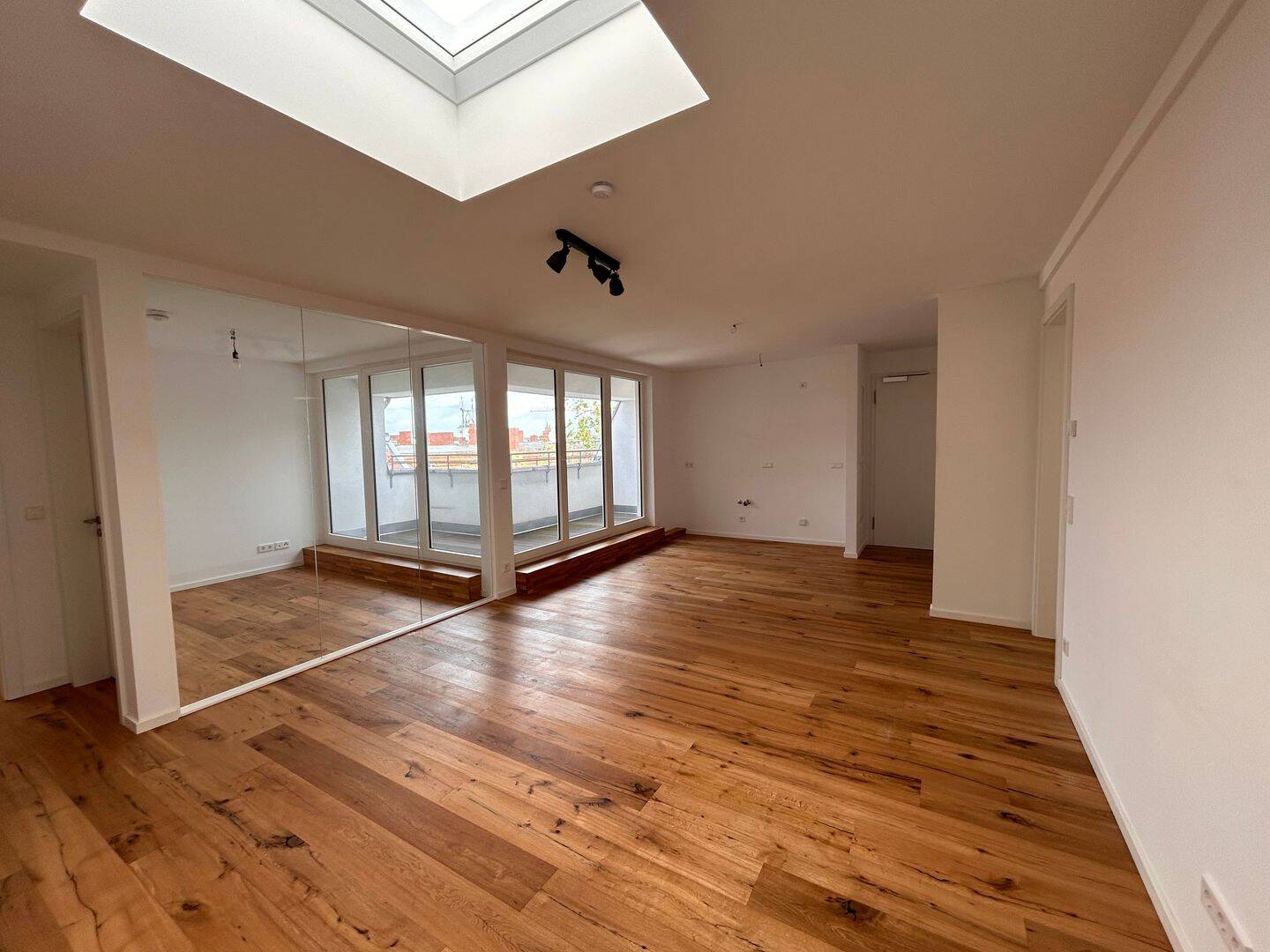 Helle, luftige Wohnung im Dachgeschoß * 3 Schlafzimmer *, 13353 Berlin (Mitte Charlottenburg-Nord Gesundbrunnen Tiergarten Wedding)