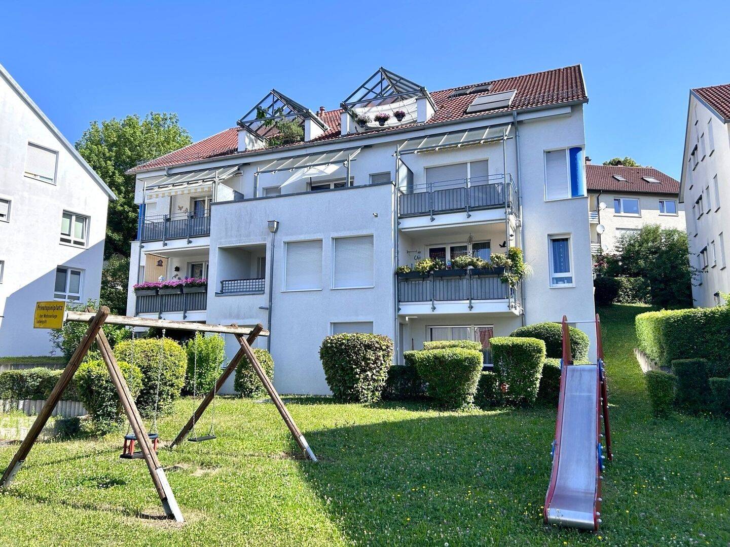 Lichtdurchflutet und Gepflegt: 3-Zimmer Wohnung mit Balkon, Einbauküche und TG-Stellplatz, 73776 Altbach