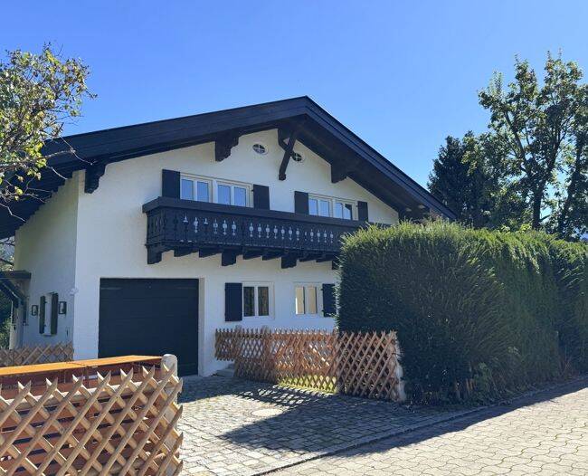Garmisch-Partenkirchen – stilvolles Landhaus mit Bergblick und Garage, 82467 Garmisch-Partenkirchen