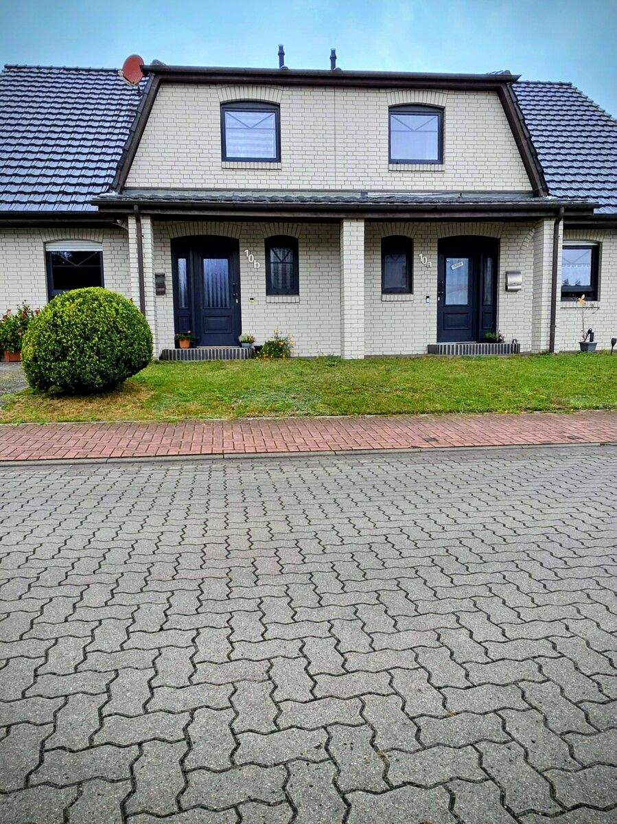Modernes Doppelhaus in Dorfmark – Stilvolles Wohnen und clevere Investition, 29683 Bad Fallingbostel