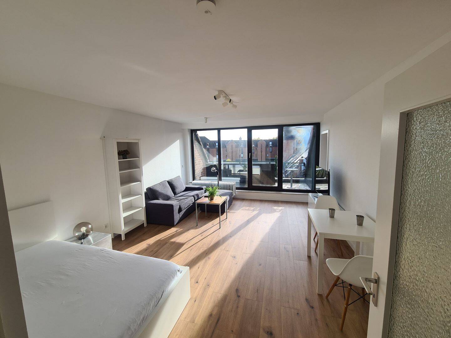 Vollsaniert, vollmöbliert, beste Lage, Klimaanlage, Tiefgarage, sofort verfügbar!, 40591 Düsseldorf (Eller Holthausen Oberbilk Wersten)