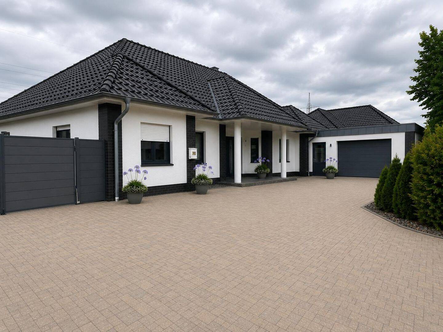 Exklusiver, topgepflegter Bungalow mit großem Grundstück, Ausbaureserve und hochwertiger Ausstattung, 49661 Cloppenburg