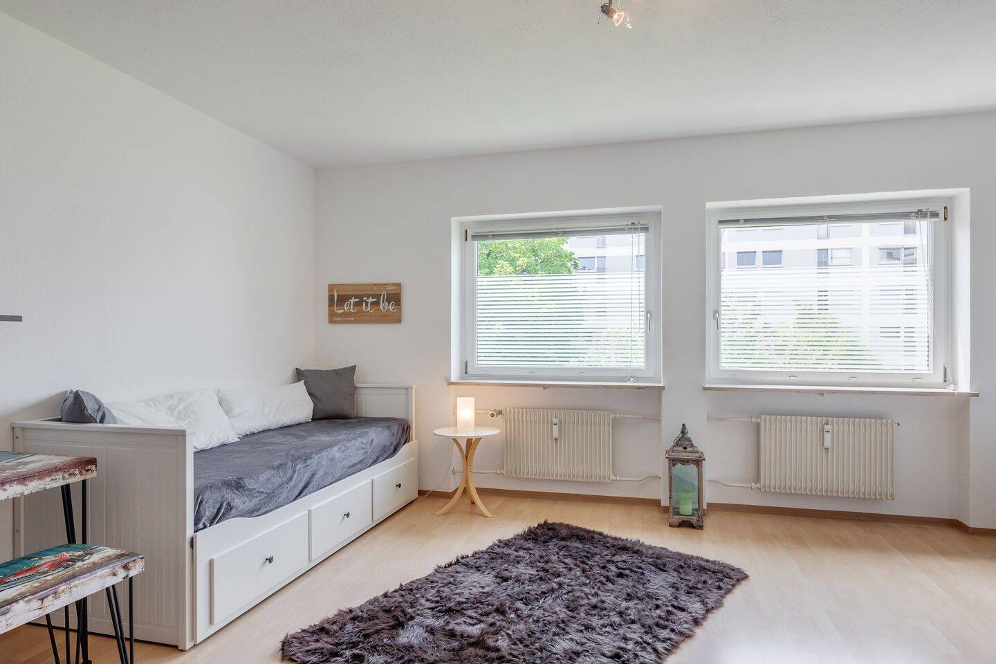 Feldmoching: Möbliertes 1-Zimmer Apartment nähe Lerchenauer See – bald frei, 80995 München (Allach-Untermenzing Feldmoching-Hasenbergl Moosach)
