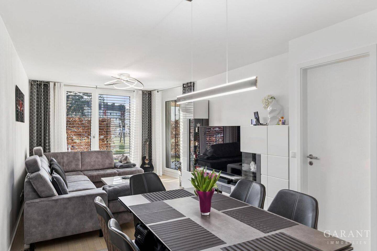 Ein Zuhause zum Wohlfühlen: Moderne 2 Zimmer-Wohnung mit sonniger Terrasse und kleinem Garten!, 86165 Augsburg (Lechhausen)