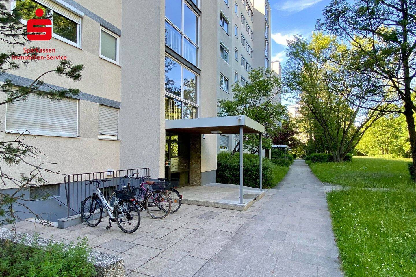 Großzügige 4,5-Zimmer-Wohnung mit 130 m², Balkon und Garage mit Wallbox, 81927 München (Bogenhausen)