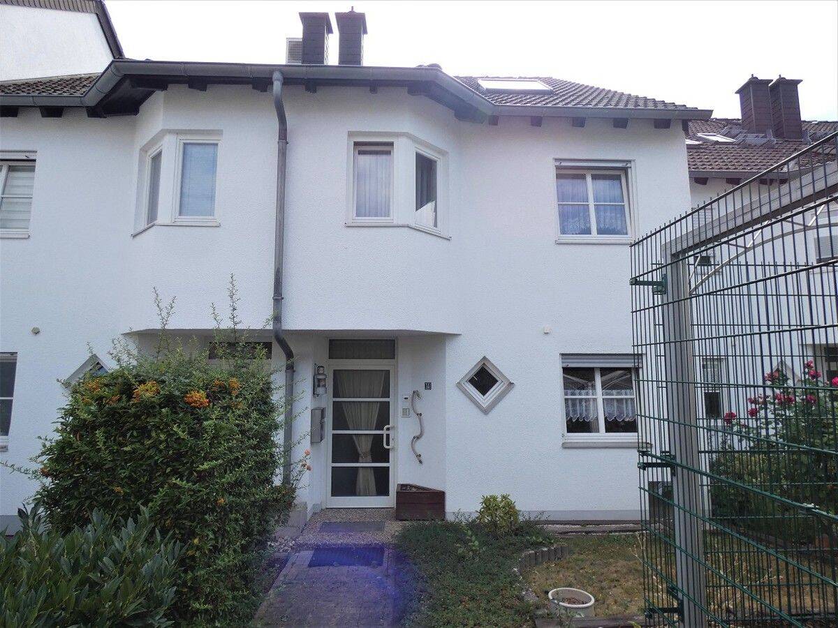 TOWNHOUSE WITH WELLNESS AREA! Only 13 minutes to the Lucius D. Clay Kaserne, 65191 Wiesbaden (Bierstadt Sonnenberg Wiesbaden)