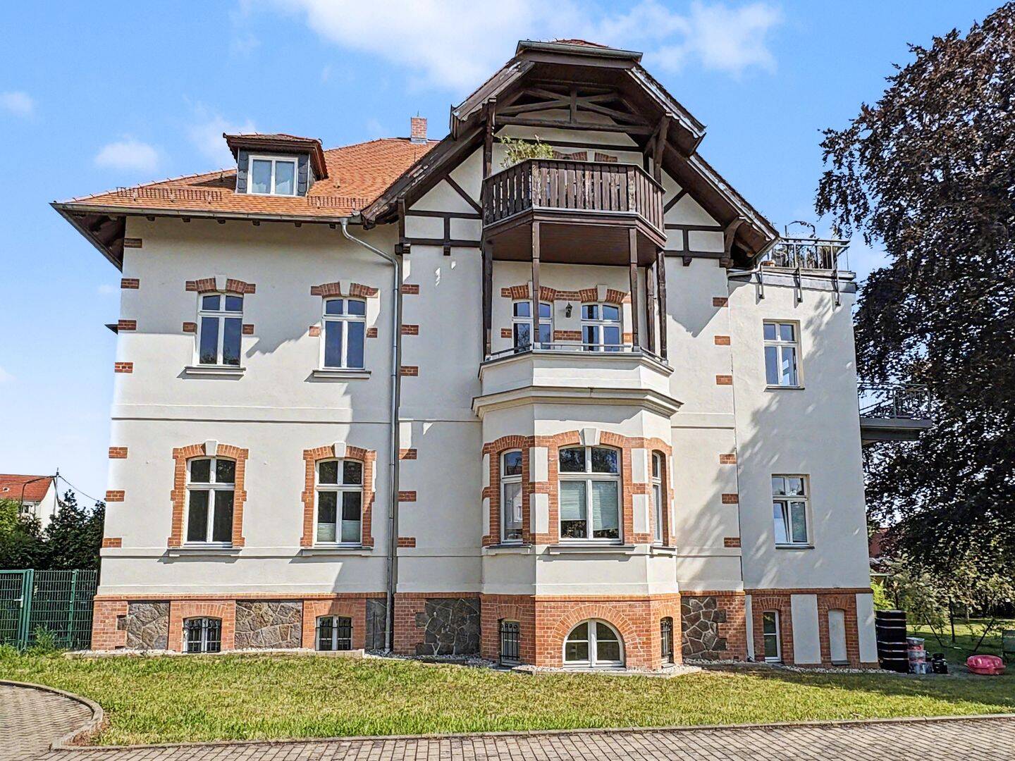 Markkleeberg – Stilvolle 3-Zimmer-Maisonette mit privatem Garten im denkmalgeschützten Altbau, 4416 Markkleeberg