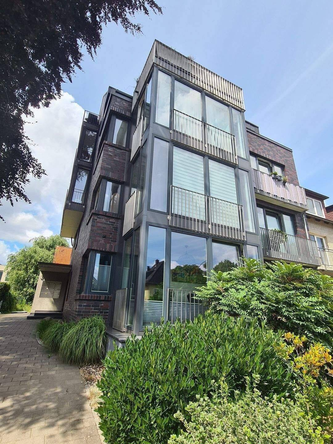 Gute Lage, Mehrfamilienhaus 8 Wohnungen Baujahr 2016, freies Einfamilienhaus, 7 Garagen,1 Stellplatz, 22041 Hamburg (Wandsbek Marienthal Tonndorf)