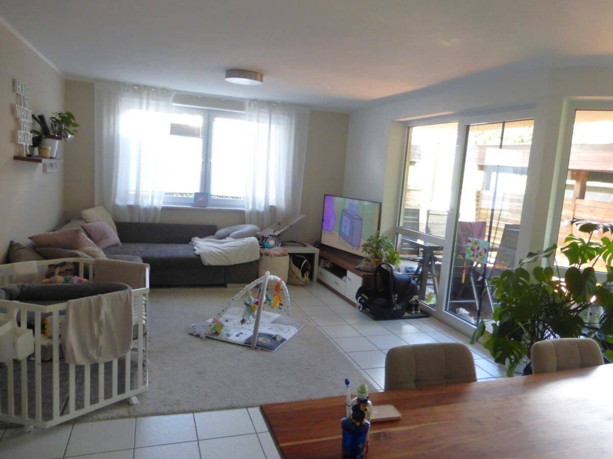 WOHNEN IM GRÜNEN MIT GARTEN UND TERRASSE! Große 2 ZW im EG mit Einbauküche sowie zusätzlichem Raumangebot im Souterrain in Schwaig b. Nbg., 90571 Schwaig b. Nürnberg