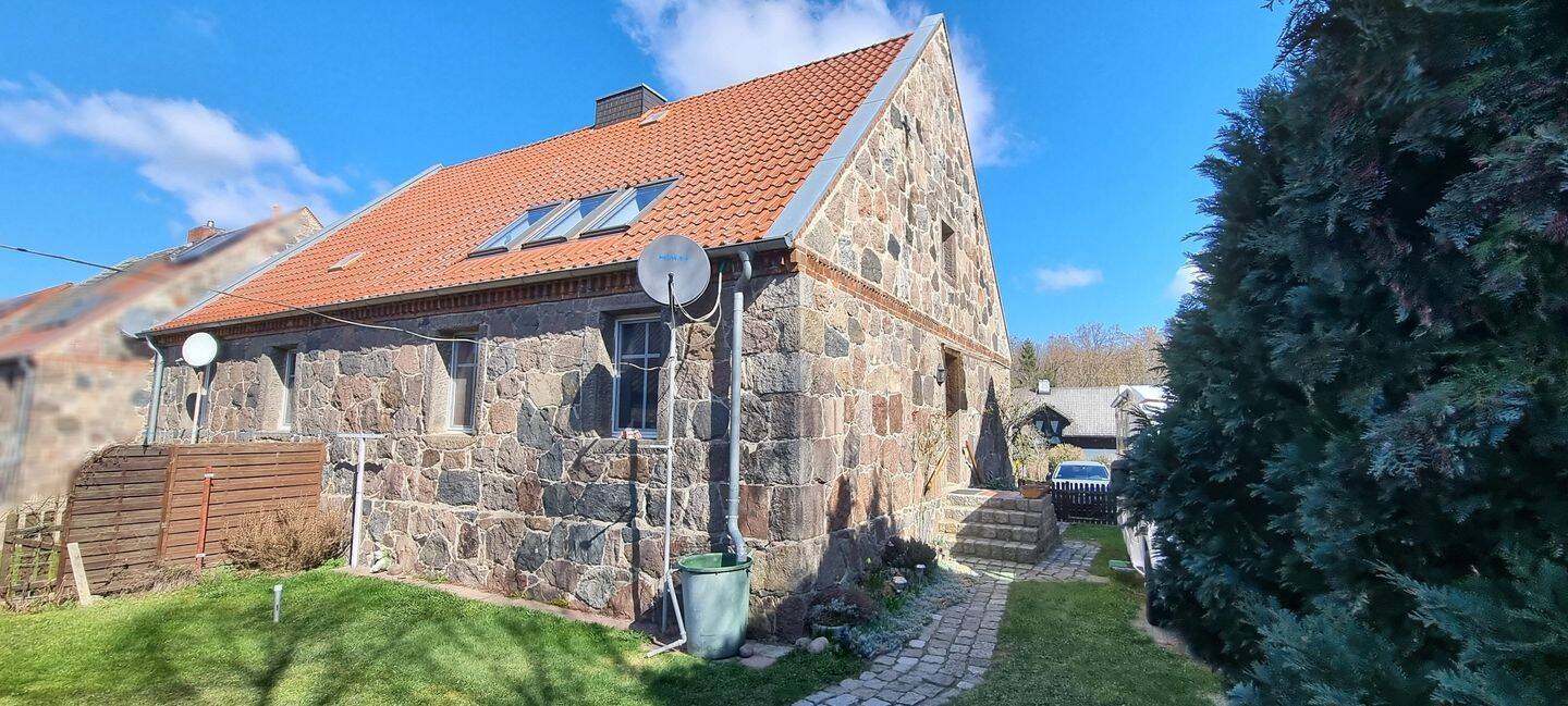 Haus mit Charme – Echtes Feldsteinhaus in 17309 Bröllin, 17309 Fahrenwalde