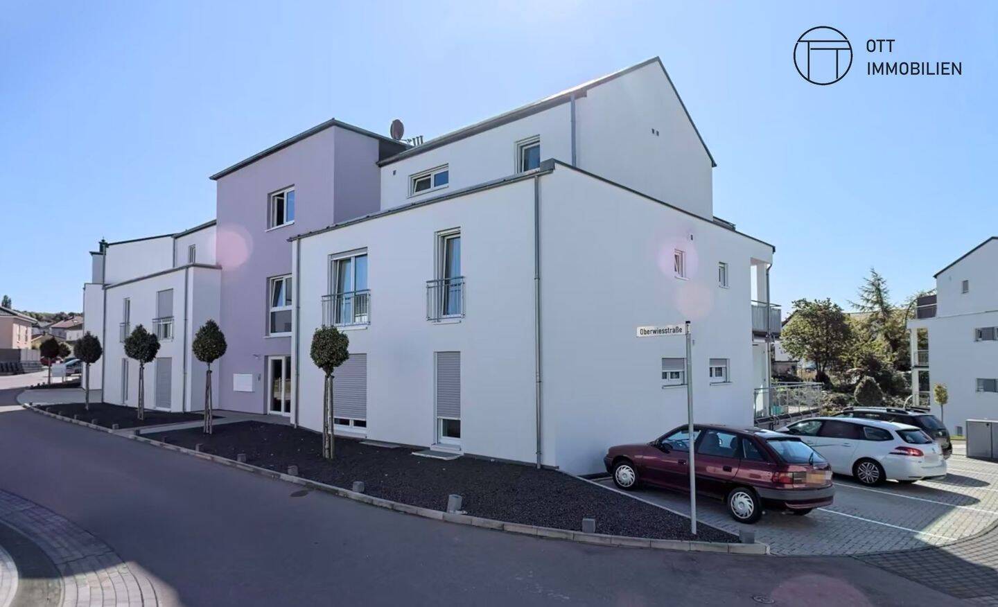 Lichtdurchflutete 3-Zimmer-Eigentumswohnung mit großem Balkon in Perl-Nennig, 66706 Perl