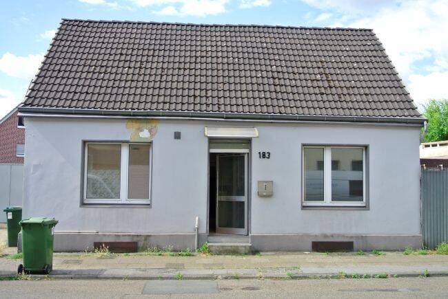 Freistehendes Einfamilien-Haus mit großem Baugrund, 46049 Oberhausen