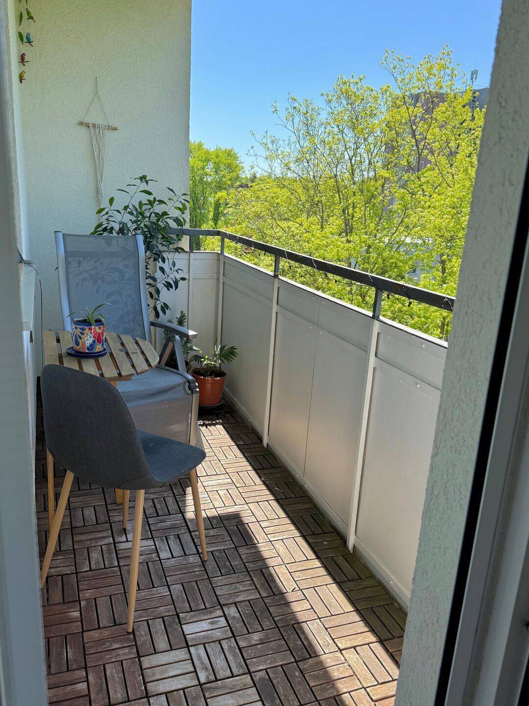 Helle 2,5-Zimmer-Wohnung im Grünen (teilmöbliert), 60439 Frankfurt am Main (Heddernheim Kalbach Niederursel Praunheim)