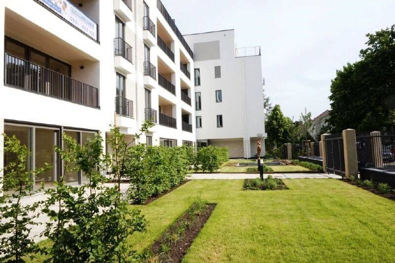 Platz für neue Wohnideen – Helle 4-Zimmerwohnung mit Loggia und Parkettboden, 1069 Dresden